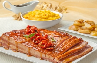 Panceta de cerdo con jugo de membrillo y puré de zapallo loche